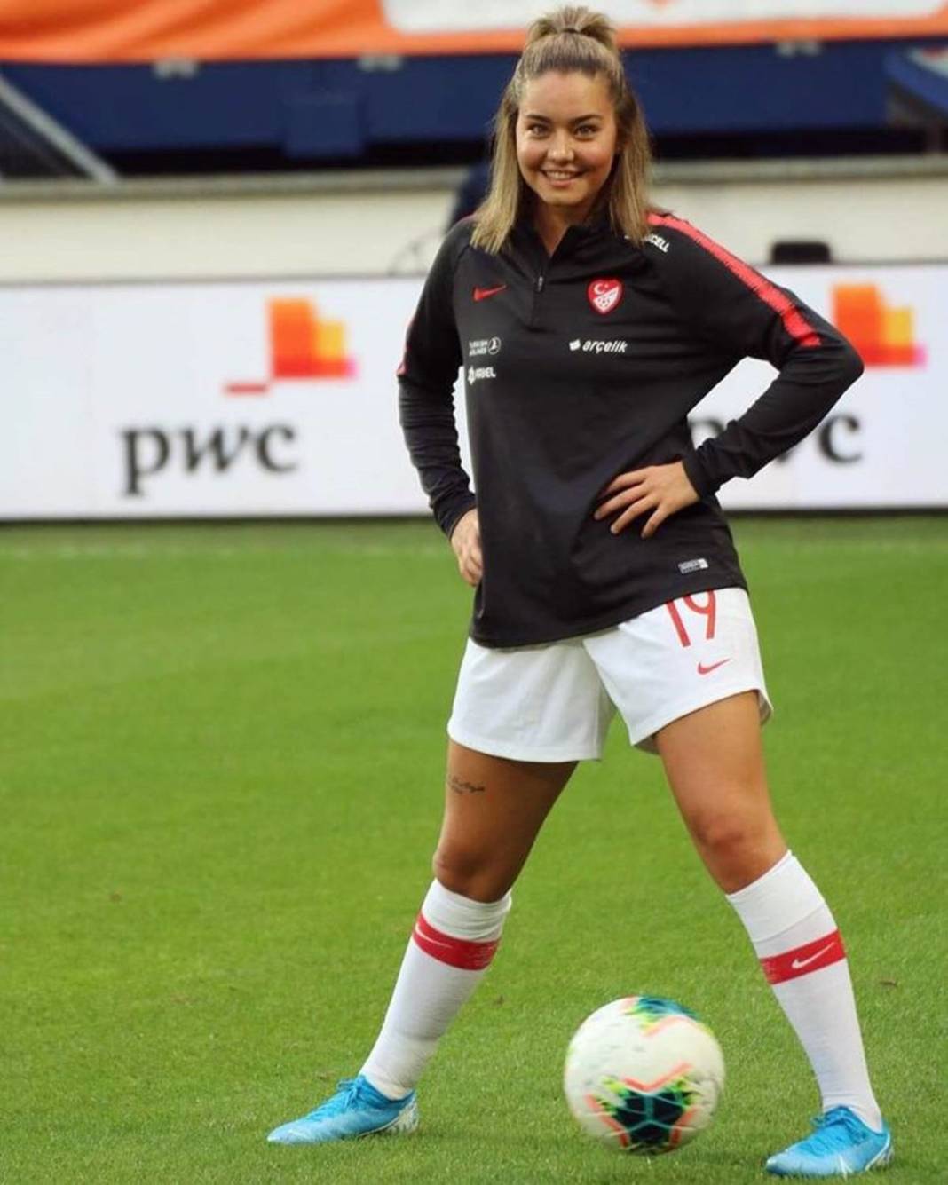 Aycan Yanaç'tan tesettür kararı! Görenler tanımakta zorlandı, takipçileri ikiye bölündü 6